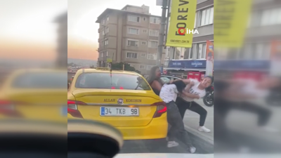 Taksi'de tartışan kadınlar E-5’te aracı durdurup birbirine girdi