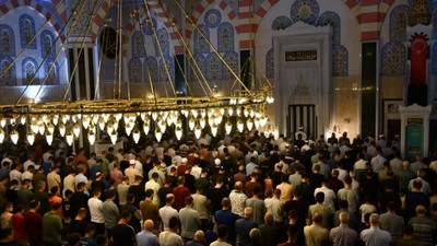 Türkiye'nin dört bir yanında Mevlit Kandili dualarla idrak edildi