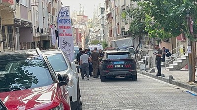 Küçükçekmece'de vahşet! Annesini bıçaklayan babasını ağır yaraladı