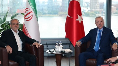 İran Cumhurbaşkanı "Erdoğan'la görüşmeniz nasıldı?" sorusuna Türkçe cevap verdi