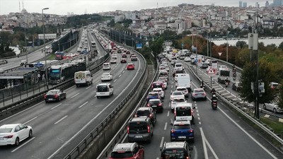 İstanbul'da İlk İş Günü Trafik Sıkışıklığı