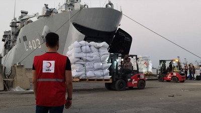 Türk Kızılay Lübnan'dan tahliye edilen Türk vatandaşlarına yardım ulaştırıyor