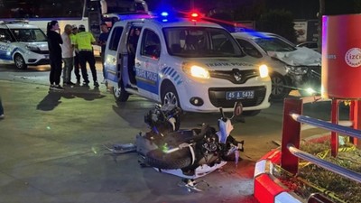 Manisa'da otomobilin çarptığı motosikletli kurye hayatını kaybetti