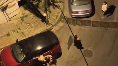 Kağıthane'de sokak ortasında kadına saldırdı; o anlar kamerada