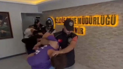 İzmir'de çakarlı otomobillerle gasp yapan 7 sahte polis Manisa'da yakalandı