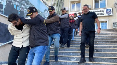 Sınavsız üniversite vaadiyle 700 bin dolarlık dolandırıcılık! İran uyruklu öğrencileri kandıran çete çökertildi