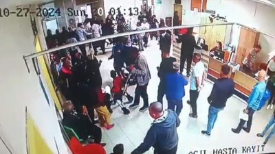 Adana'da, hastanede deprem sırasındaki panik kamerada