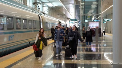 Bakan Uraloğlu duyurdu: Öğretmenlere tren biletlerinde yüzde 50 indirim