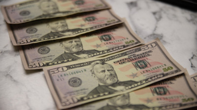 Piyasaya sahte dolar süren 4 şüpheli yakalandı! Üzerlerinden 20 bin sahte dolar çıktı