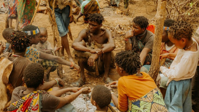 Enflasyon, asgari ücret, emekli aylığı derdi onlara uğramıyor: Dünyanın en mutlu insanlarına sahip Hadzabe Kabilesi