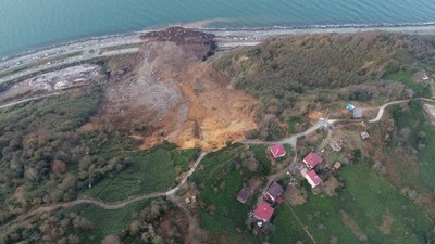 Heyelan faciasından sonra ortaya çıktı: 100 bin ton toprak akmış!