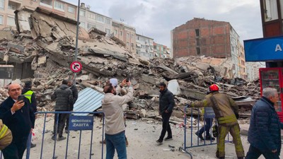 Son dakika! Güngören'de bina çöktü: Çok sayıda ekip sevk edildi
