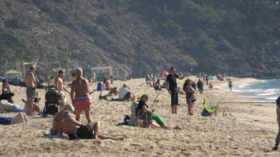 Antalya kışa meydan okuyor! Ocak ayında denize girdiler