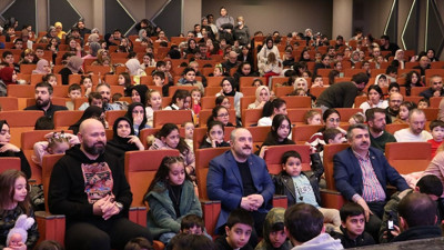 Mustafa Varank, Bursa'da çocuklarla 'Rafadan Tayfa: Kapadokya' filmini izledi