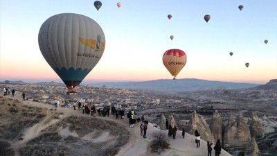 Kapadokya'da sıcak hava balonu rekoru kırıldı