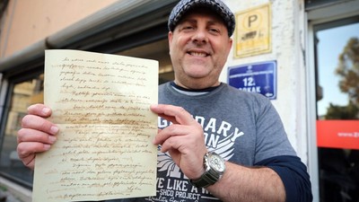 Amatör antikacı, 78 yıl önceki mektupların sahiplerini arıyor