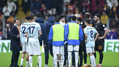 Adana Demirspor Futbolcuları Galatasaray Maçında Sahadan Çekildi