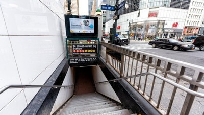 ABD'de bir kadın metroda doğum yaptı