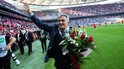 Şenol Güneş 12 yıl sonra Tüpraş Stadyumu'na rakip olarak çıkacak