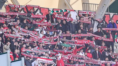 Futbolda güzel anlar: Konyaspor - Samsunspor dostluğu maçın önüne geçti