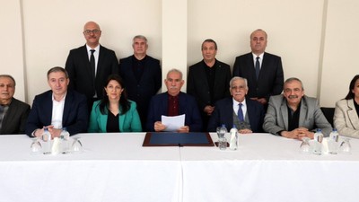Abdullah Öcalan'dan tarihi çağrı: Tüm gruplar silah bırakmalı ve PKK kendini feshetmelidir
