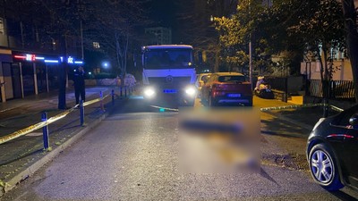 Kadıköy'de çöp kamyonunun altında kalan yaşlı kadın hayatını kaybetti