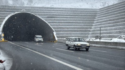 Bolu Dağı'nda kar ve sis etkili oluyor