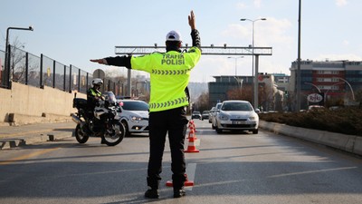 İstanbullular dikkat! Valilik trafiğe kapatılan yolları açıkladı