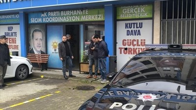 Burhaniye'deki AK Parti binasına saldırı