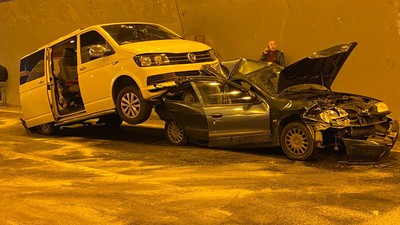 TEM'de 8 araç zincirleme kazaya karıştı: 8 kişi yaralandı