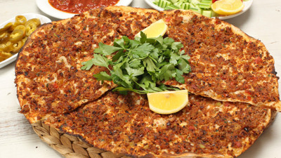 Lahmacunun içinden çıkan şoke etti