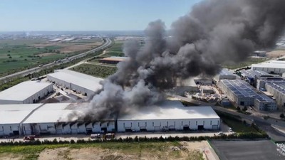 Tekirdağ'da fabrika yangını: Peş peşe patlamalar meydana geliyor!