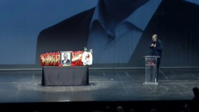 Yönetmen Berkun Oya'nın Sırrı Süreyya Önder'e vedası: Ağlamaktan konuşamadı: Sana söz...