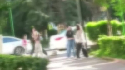 Başkent'te genç kızların kavgası kamerada: Saç saça birbirlerine girdiler