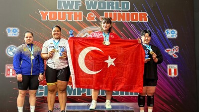 Milli halterci Fatmagül Çevik, dünya şampiyonu