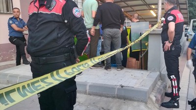 Adana'da bir kişi, boşandığı eşini silahla öldürdü