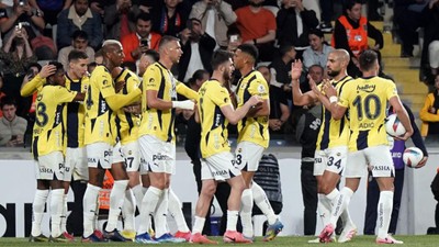 Fenerbahçe , Başakşehir'i 4-1 mağlup etti