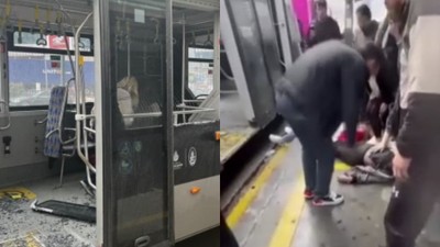 Beylikdüzü'nde iki metrobüs çarpıştı: Yaralılar var