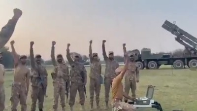 Pakistan'dan Hindistan'a misilleme! 3 havalimanına karşılık 4 askeri üssü hedef aldılar