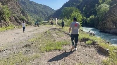 Yüksekova'da akıntıya kapılan 17 yaşındaki İbrahim'i arama çalışmaları sürüyor
