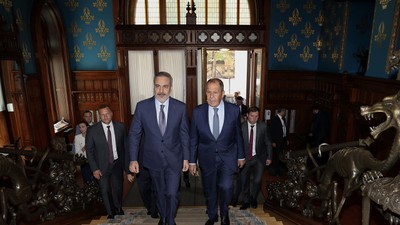 Bakan Fidan ve Lavrov'dan kritik temas: Dünya Perşembe günü İstanbul'da yapılacak görüşmeyi bekliyor!