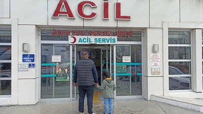 Başıboş köpeklerin saldırısına uğrayan 5 yaşındaki Baturalp yaralandı