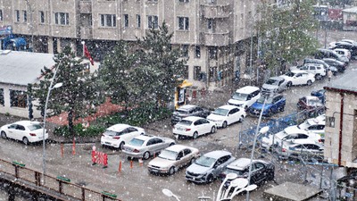 Erzurum'a mayıs ortasında kar yağdı