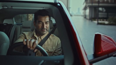 TOGG'un reklamında oynadığı için linç edilen Kenan İmirzalıoğlu'ndan eleştirilere yanıt