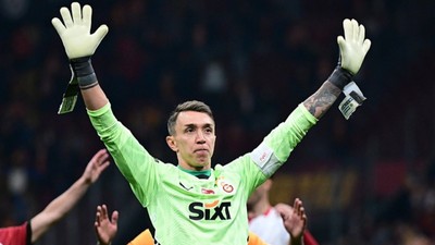 Fernando Muslera Türkiye'de 19. kupasını kazandı