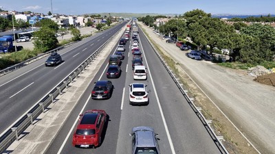 Tekirdağ-İstanbul yolunda tatil dönüşü yoğunluğu
