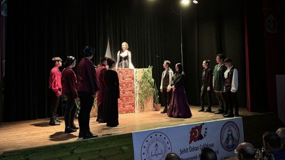 Sinop'ta lise öğrencileri 'Romeo ve Juliet' oyunu ile sahne aldı