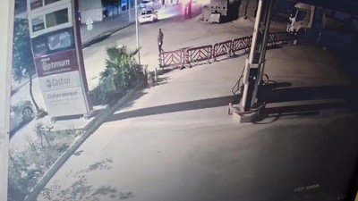 Sokakta ortasında eski kocasını tabancayla vurdu
