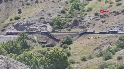 Elazığ'da yük treni raydan çıktı! Olay yerinden ilk görüntüler