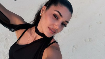 Hande Erçel'den sevgilisi Hakan Sabancı ile yeni poz